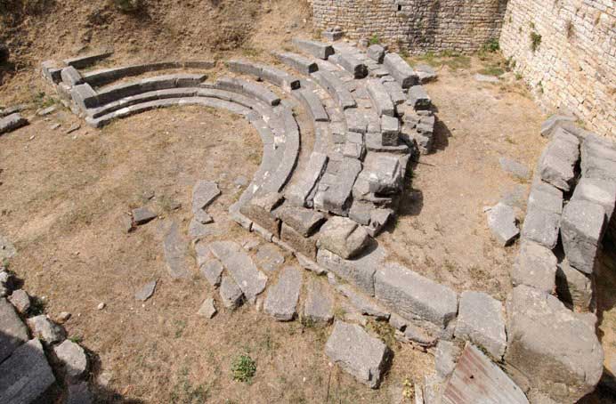 Εργασίες στο Μικρό Θέατρο της Άρτας