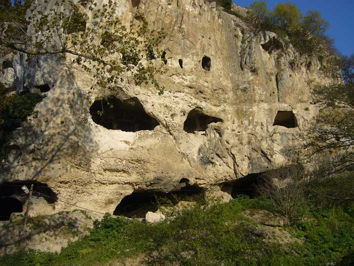 Νεκρόπολη αφημένη στην τύχη των τυμβωρύχων