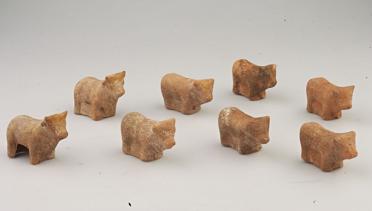 Ευρήματα από την πρώτη ανασκαφή της Αρχαιολογικής Υπηρεσίας στη σημερινή οδό Εθνικής Αμύνης, Αύγουστος 1913. © Αρχαιολογικό Μουσείο Θεσσαλονίκης.