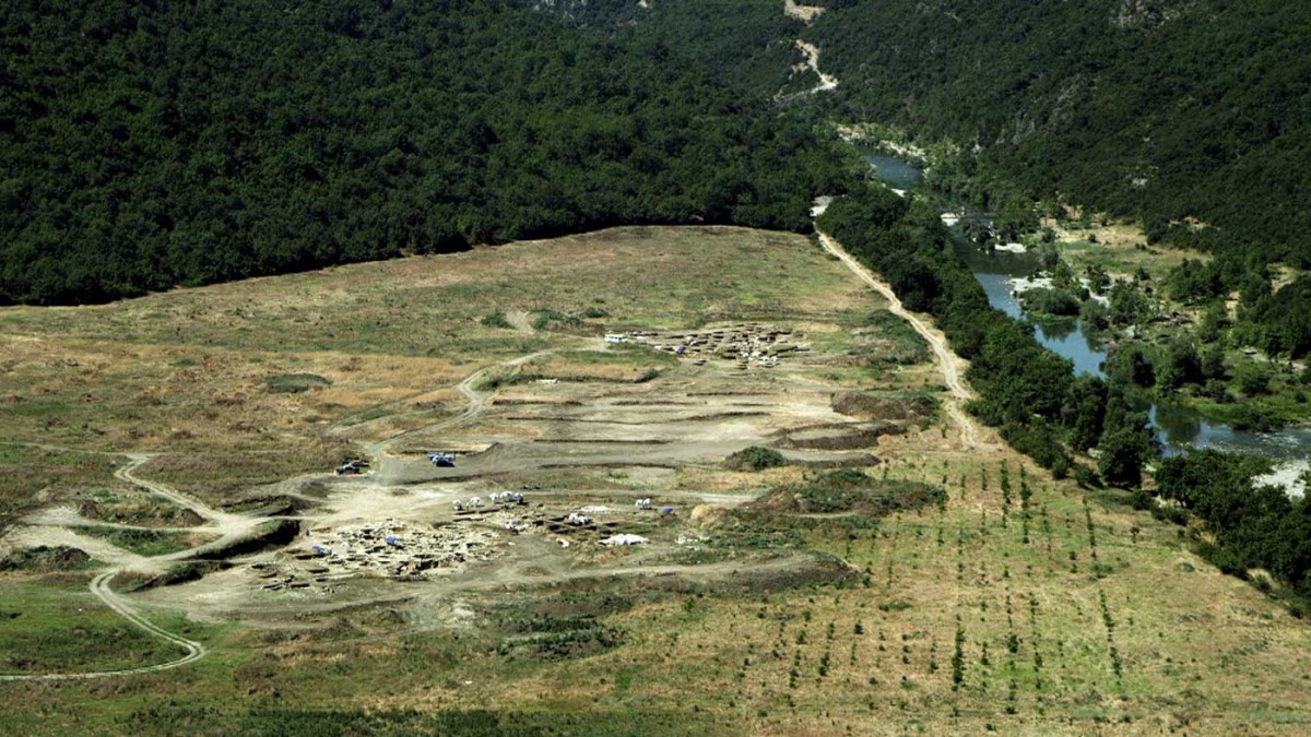 Στιγμιότυπο από την ταινία του βραβευμένου σκηνοθέτη Κίμωνα Τσακίρη, «Η Αρχαιολόγος».