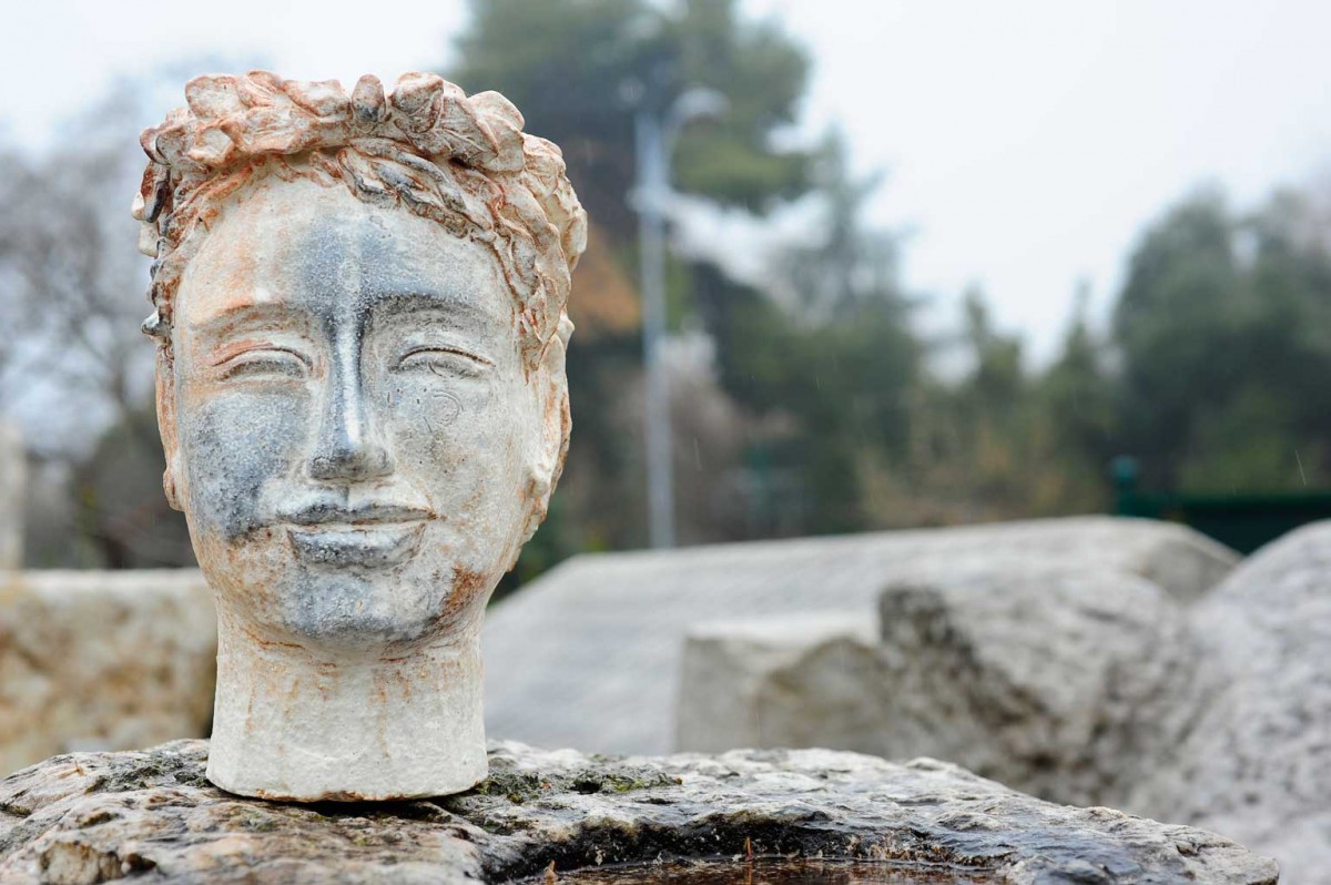 Οι κεφαλές που φιλοτεχνεί η Nam αποτίουν φόρο τιμής στη σημαντικότερη συνεισφορά της ελληνιστικής τέχνης, την αναπαράσταση του ανθρώπινου προσώπου (φωτ. Χριστόφορος Δουλγέρης). 