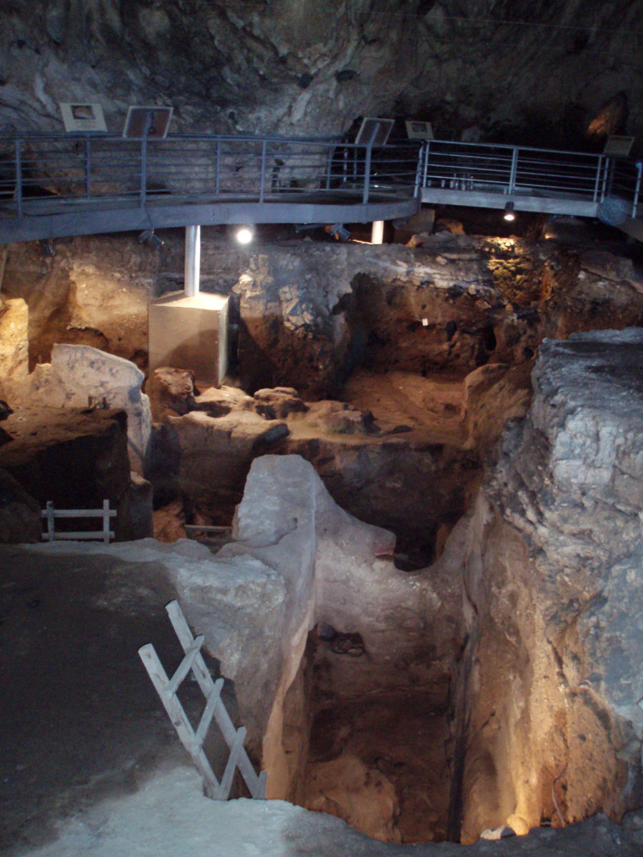 Άποψη του σπηλαίου της Θεόπετρας (φωτ.: ΑΠΕ-ΜΠΕ / Α. Ζώης).