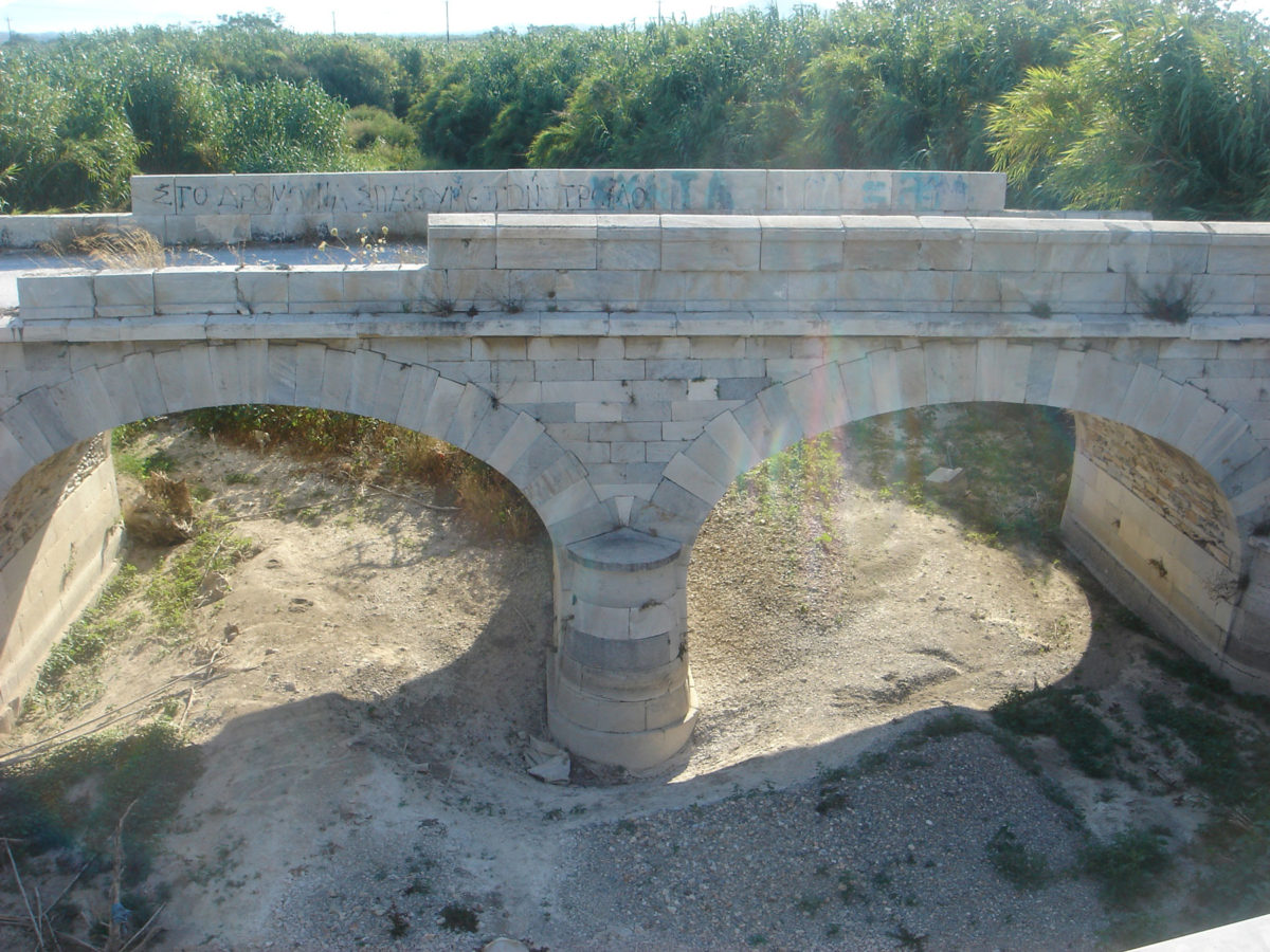 Το γεφύρι Περίτση στην περιοχή του Γαλανάδου στη Νάξο (φωτ.: Monumenta).