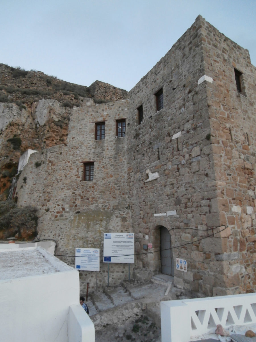 Η είσοδος στο Κάστρο της Σκύρου (φωτ.: Βικιπαίδεια).