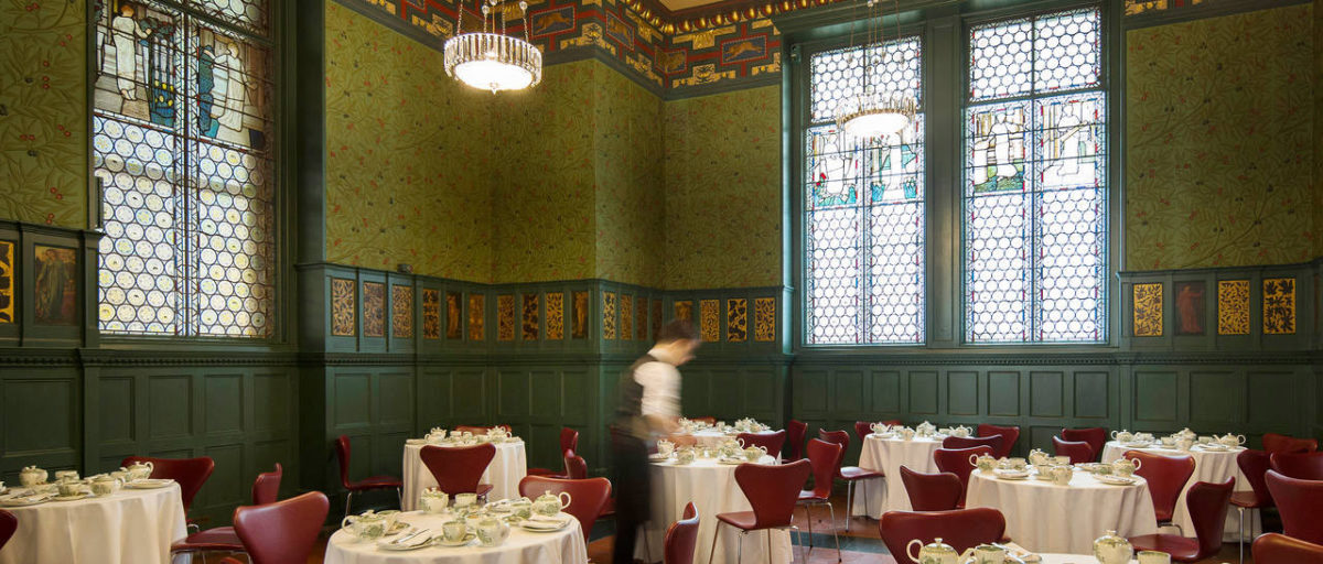 Tο Morris Room στο οποίο προσφέρεται απογευματινό τσάι «βικτοριανού τύπου» (φωτ.: © Victoria and Albert Museum). 
