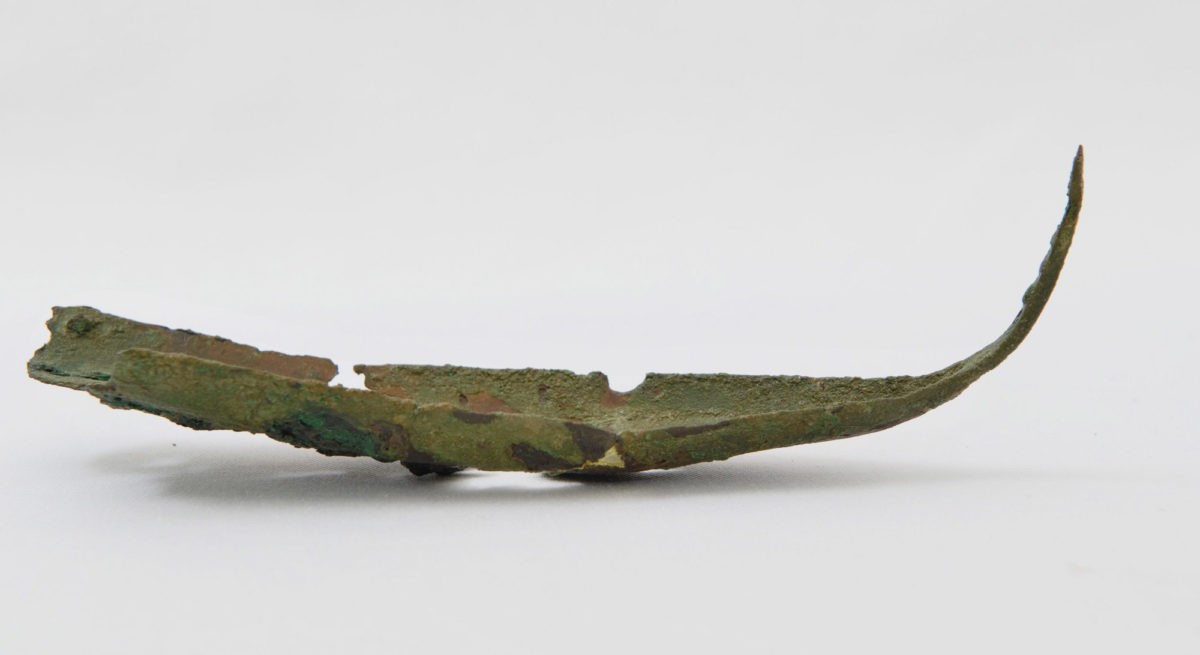 Χάλκινο ομοίωμα λέμβου (ΕΑΜ Π 21532) 16ος αι. π.Χ.: Υστεροκυκλαδική Ι περίοδος. Ναός Αγίας Ειρήνης Κέας (Φωτογραφικό Αρχείο Εθνικού Αρχαιολογικού Μουσείου).