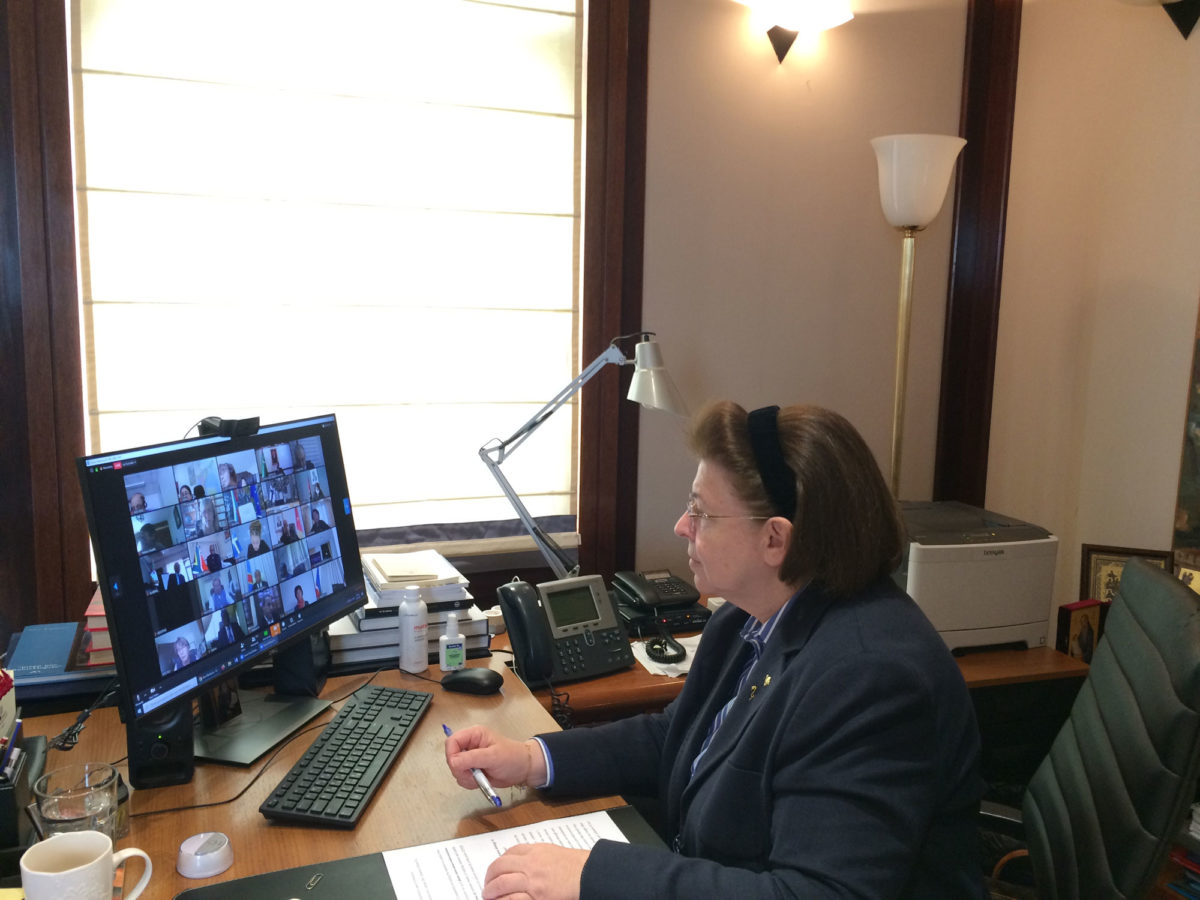 Η υπουργός Πολιτισμού και Αθλητισμού Λίνα Μενδώνη στη διάρκεια της τηλεδιάσκεψης (φωτ.: ΥΠΠΟΑ).