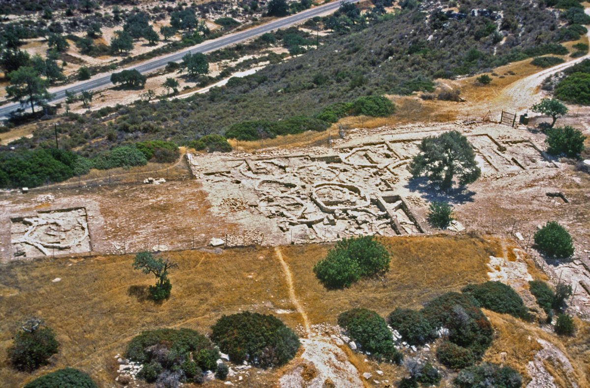 Άποψη της ανασκαφής στον λόφο του Κουφόβουνου, στην Κύπρο.