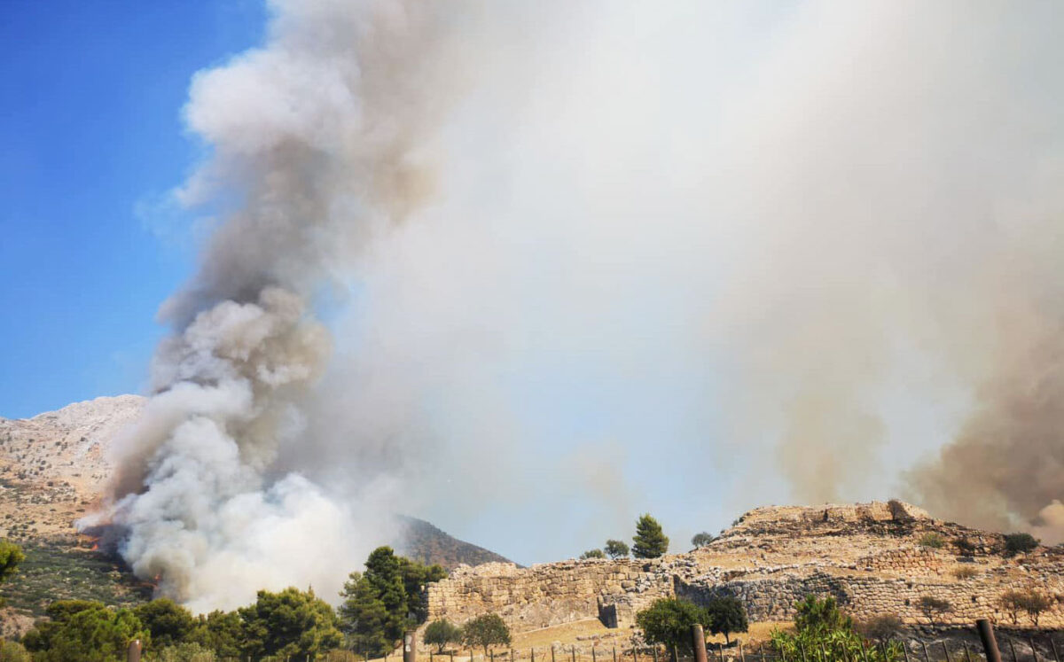 Πυρκαγιά στον αρχαιολογικό χώρο των Μυκηνών (φωτ.: ΥΠΠΟΑ).