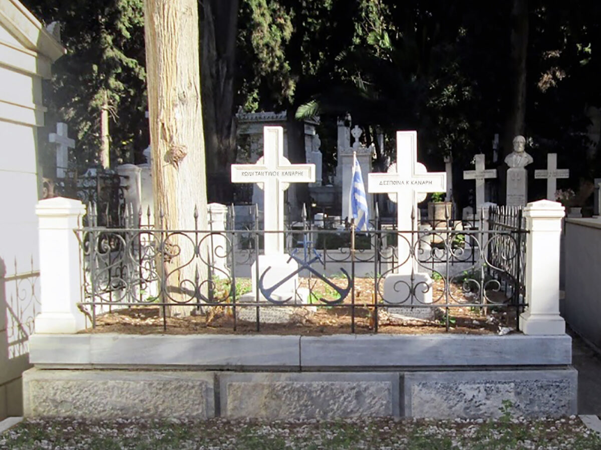 Ο τάφος του Κωνσταντίνου Κανάρη στο Α' Νεκροταφείο Αθηνών (φωτ.: Βικιπαίδεια).