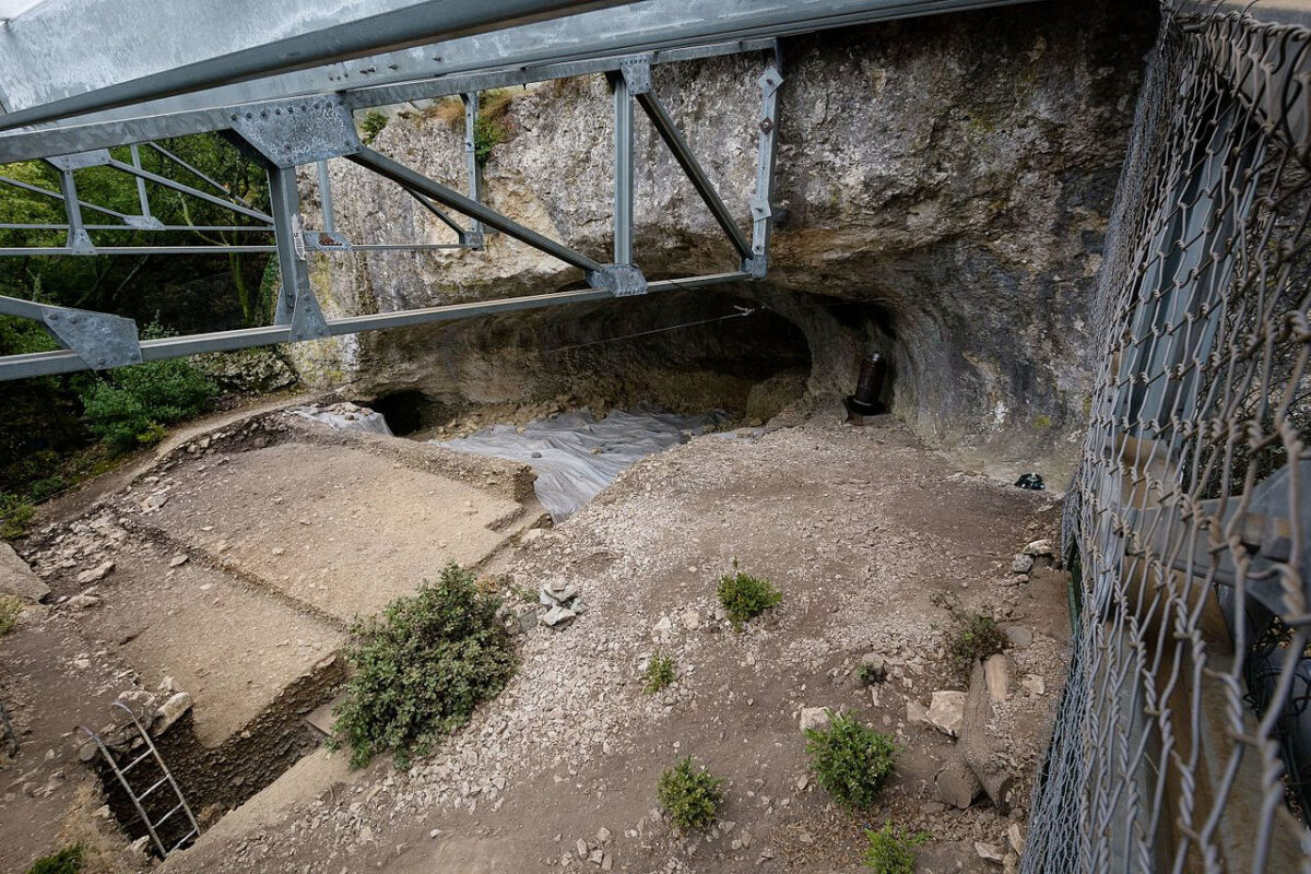 Το σπήλαιο Μαντρέν στη Γαλλία (φωτ.: Thilo Parg — Travail personnel, CC BY-SA 4.0, https://commons.wikimedia.org/w/index.php?curid=52095520).