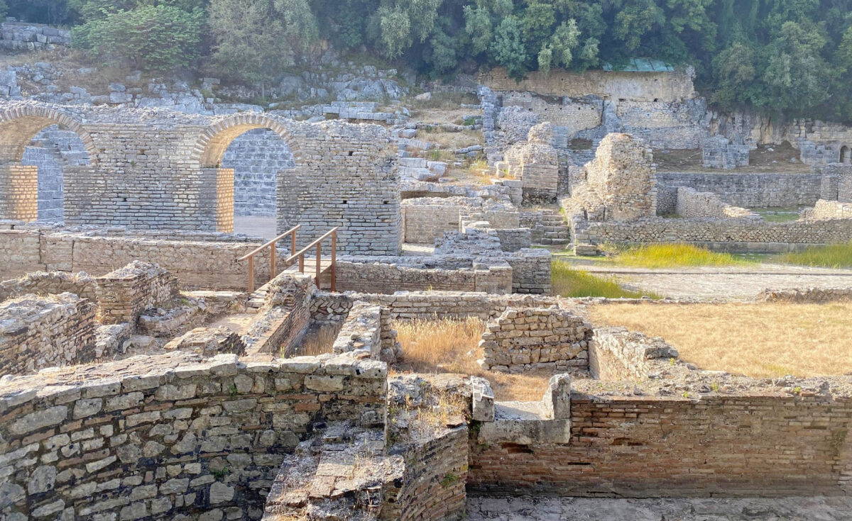 Επισκέψεις της Λ. Μενδώνη σε αρχαιολογικούς χώρους της Αλβανίας