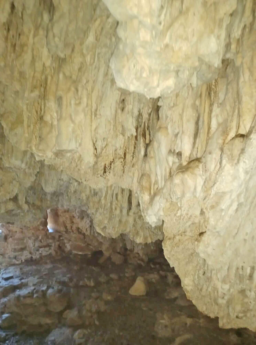 Εντυπωσιακό σπήλαιο με σταλακτίτες στη Μεσσηνία