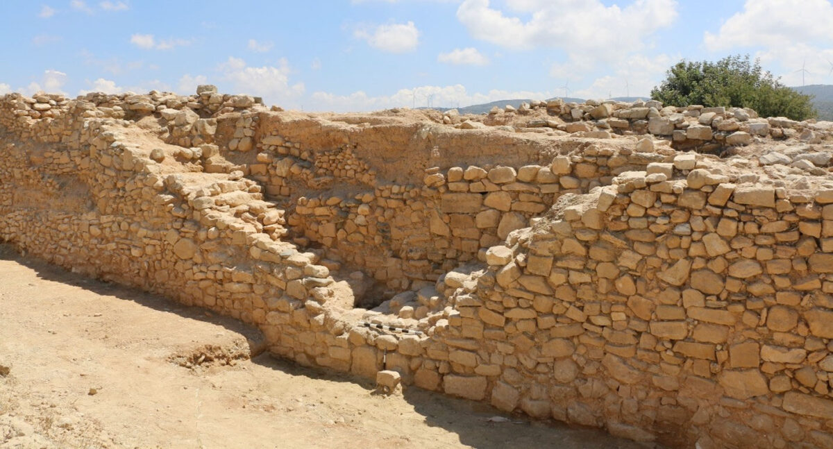 Εικ. 4. Αντικριστές κλίμακες ανατολικής όψης τείχους. Πηγή εικόνας: Τμήμα Αρχαιοτήτων Κύπρου.