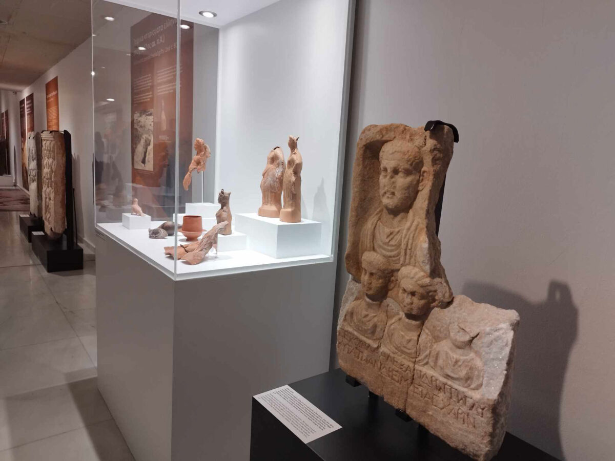 Άποψη της έκθεσης «Μητρόπολις Μορρυλίων» στο Αρχαιολογικό Μουσείο Θεσσαλονίκης. Πηγή εικόνας: ΑΠΕ-ΜΠΕ.