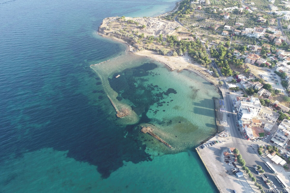 Αίγινα, Πολεμικός λιμένας, ακρόπολη και παραλία Κολόνας. ©ΥΠΠΟ-ΕΕΑ, Aix-Marseille Université - CCJ, φωτογραφία drone: L. Fadin, EFA 2019.