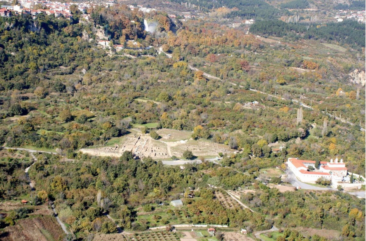 Ο αρχαιολογικός χώρος του Λόγγου από ψηλά. Πηγή εικόνας: ΥΠΠΟ.