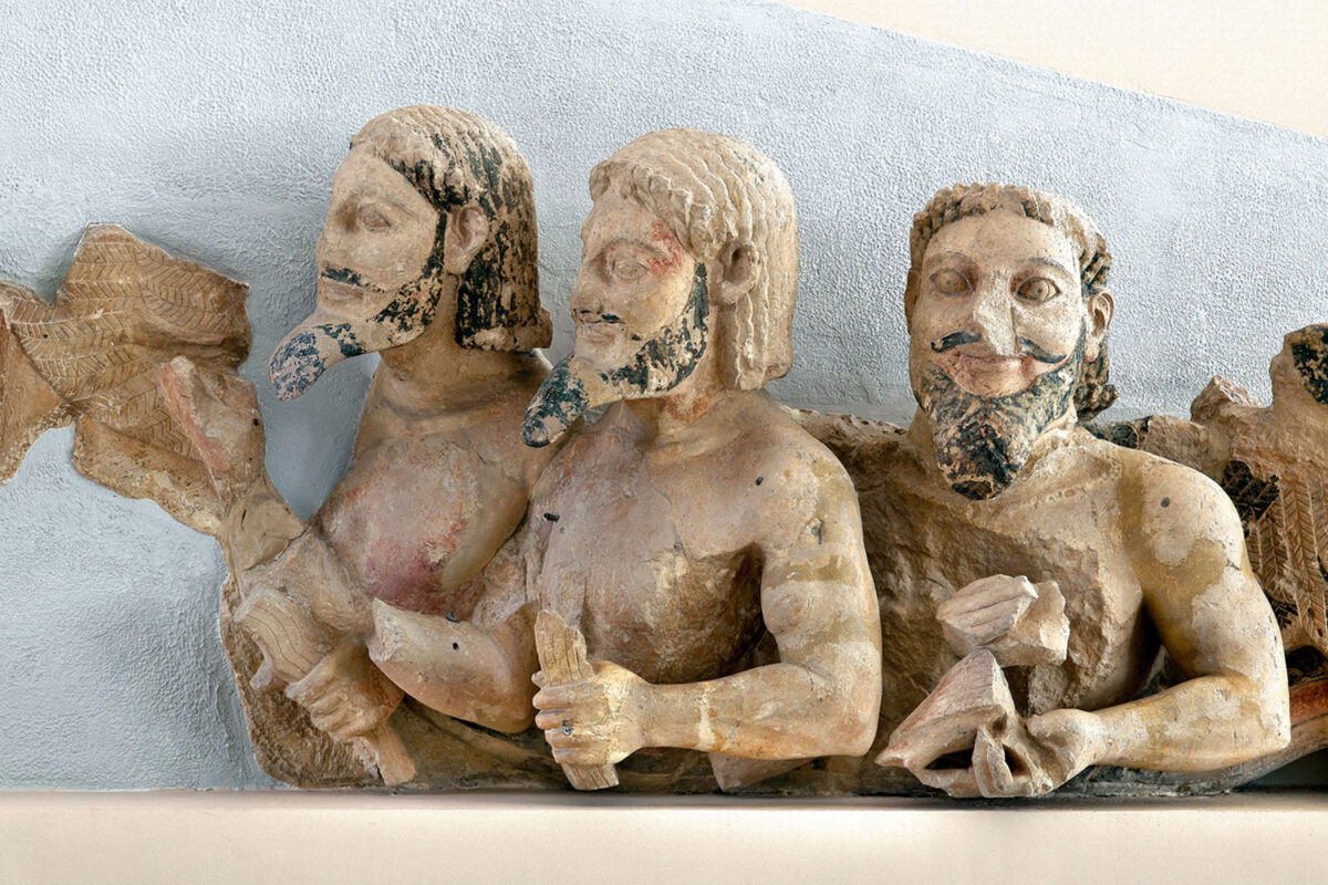 Αέτωμα του Εκατόμπεδου. © Μουσείο Ακρόπολης. Φωτ.: Σωκράτης Μαυρομμάτης.