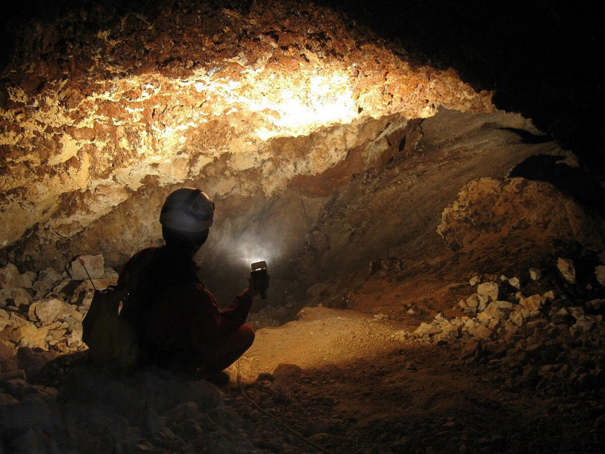 Ο κύριος θάλαμος του σπηλαίου στον Μαύρο Βράχο Σιδηροκάστρου. Πηγή εικόνας: ΑΠΘ.