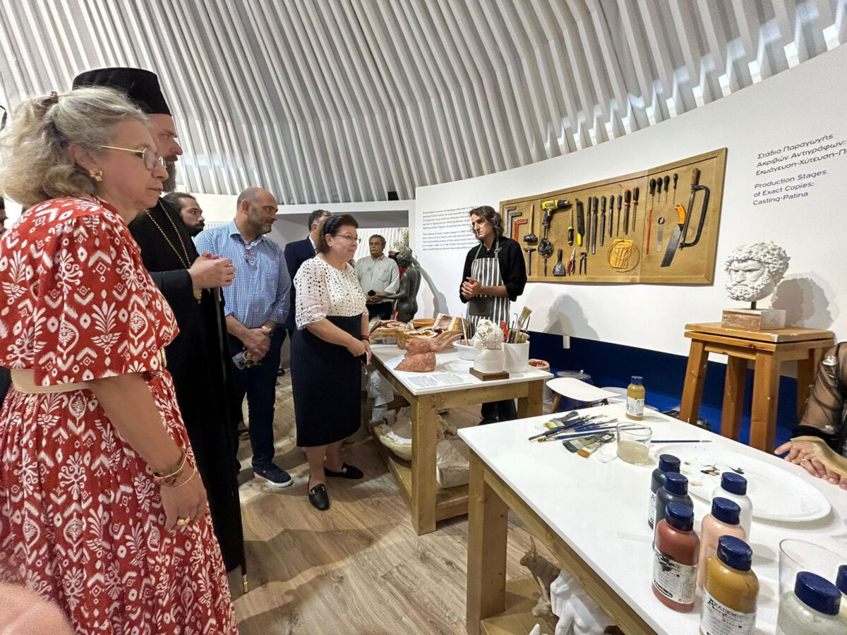 Η διαδικασία με τα στάδια παραγωγής ακριβών αντιγράφων στο Περίπτερο του ΟΔΑΠ στη ΔΕΘ. Πηγή εικόνας: ΥΠΠΟ.