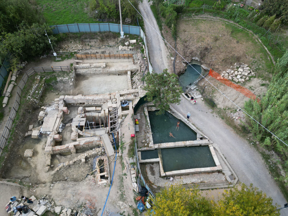 Πανοραμική άποψη της ανασκαφής (©SABAP-SI Comune di San Casciano dei Bagni Unistrasi).